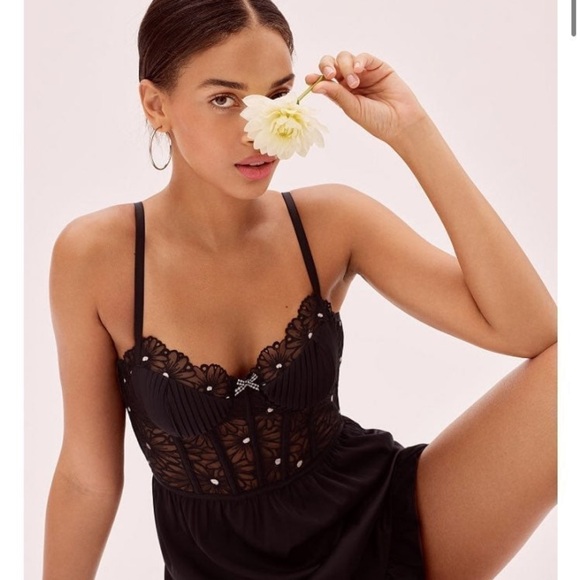 VS FOR LOVE & LEMONS
Lilou Embroidered Dress - Picture 2 of 10